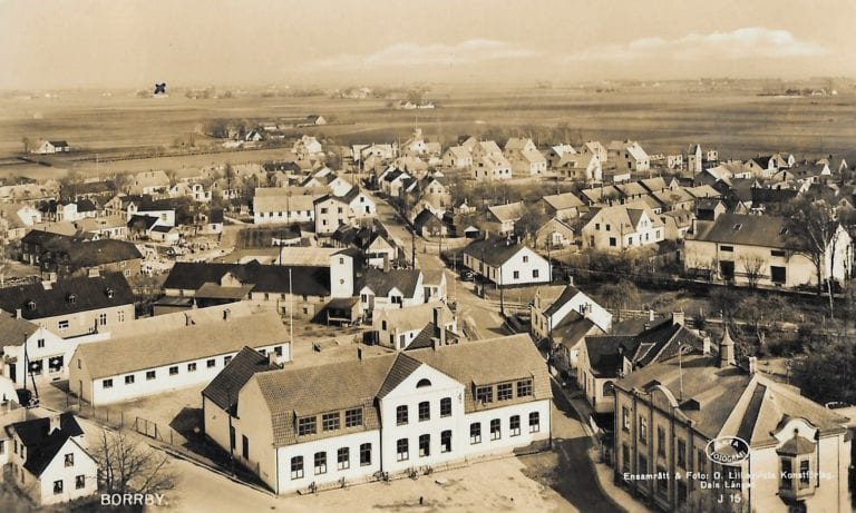 Borrby folkskola, vid Korsoren, påbyggd med en andra våning. 1930- 40-tal.