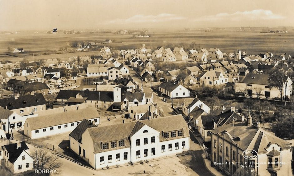 Borrby folkskola, vid Korsoren, påbyggd med en andra våning. 1930- 40-tal.