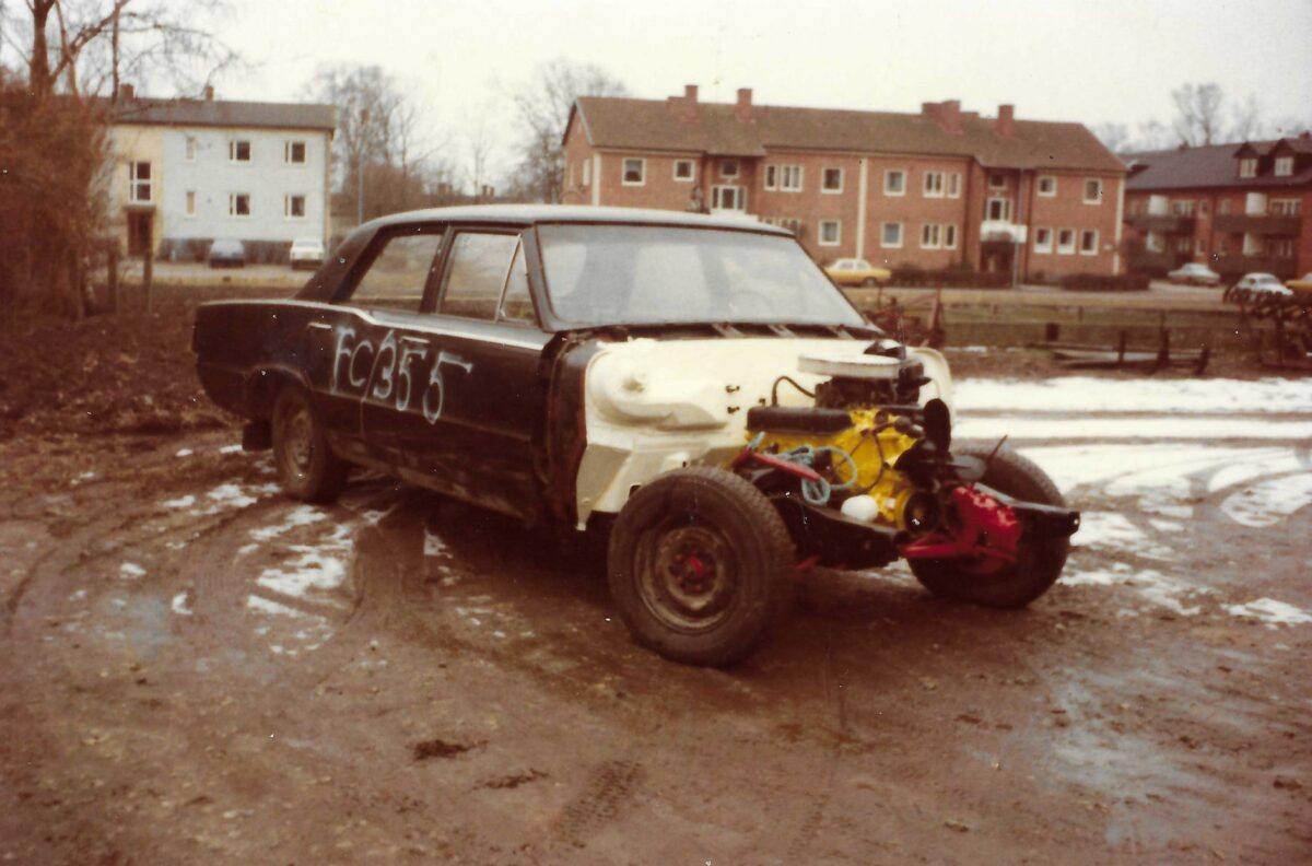 Inköpt för 2 700 kr, rasad motor, mycket rost och allmänt kass.