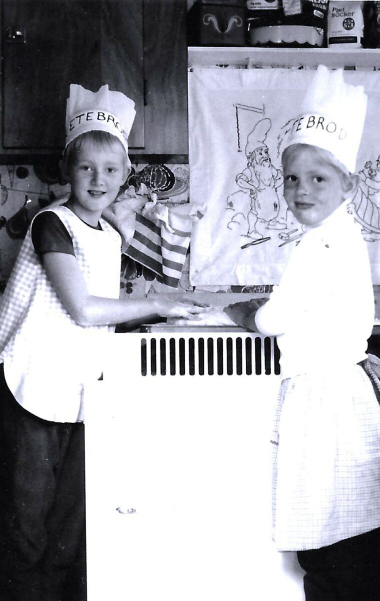 Vetebrödsflickorna Lena-Lis Larsson och Liselott Jönsson. Foto CFO