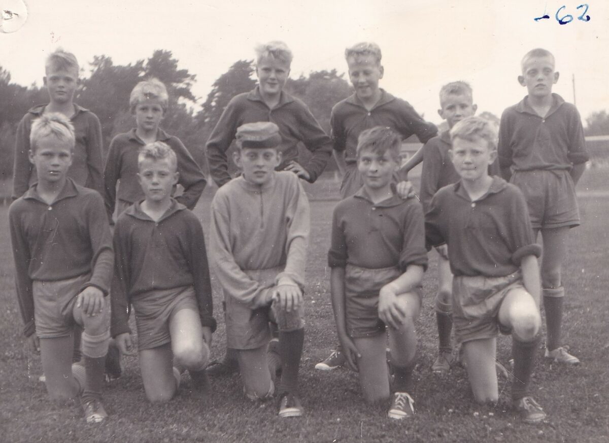 Borrby IF C pojklag 1962 Fr vä: Ole Madsen, Bengt Assarsson, Åke Malmborg, Kenneth Persson, P-O Svensson o Bertil Håkansson. Sittande: Ingmar Olsson, Kent Ipsen, Kalle Andersson, Torsten Erlandsson o Bosse Hellström.
