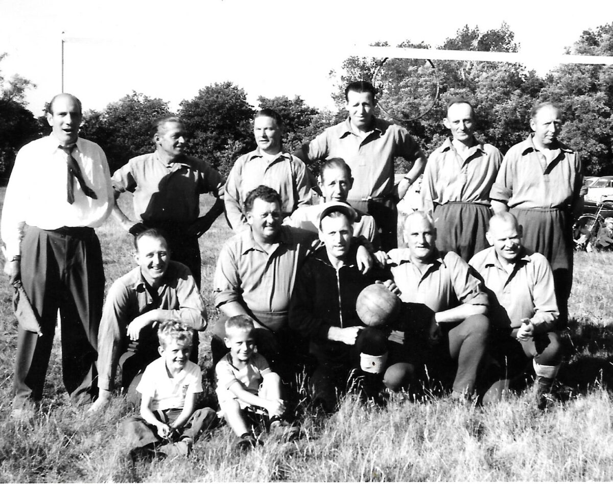 Match gubbar och töser 1959Fr vä stående: Inge Svensson, Kalle 