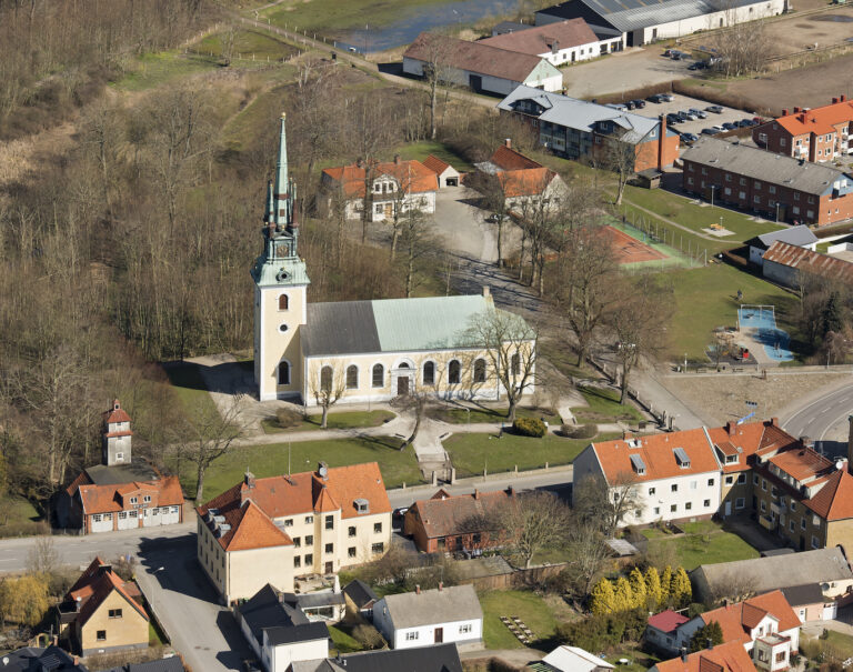 Borrby kyrka lite från ovan