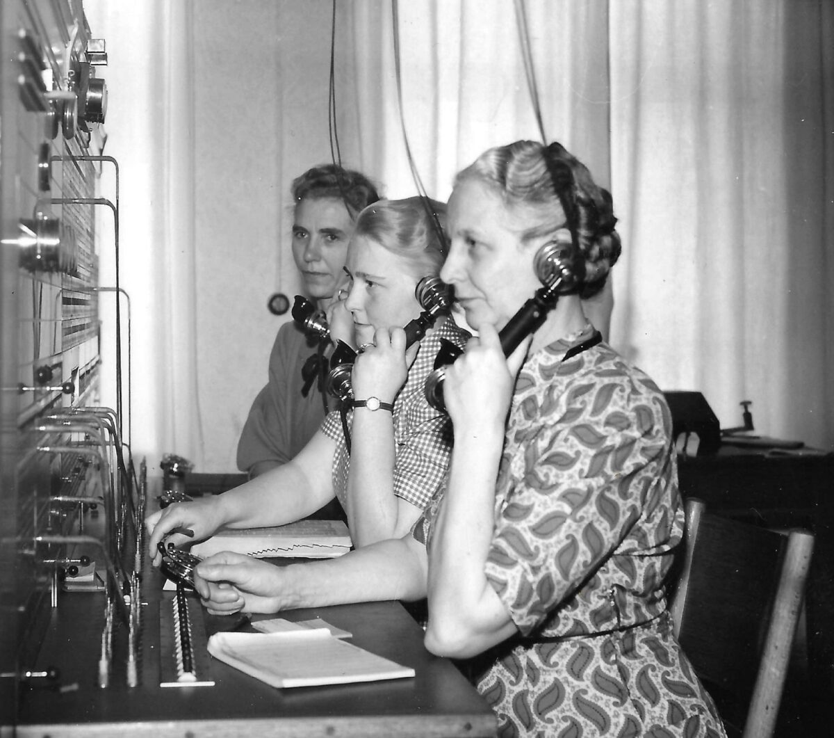 Hertha Kristiansson längst t vä, Greta la Fleur o Olga Friberg. 1940-50-tal. Foto CFO