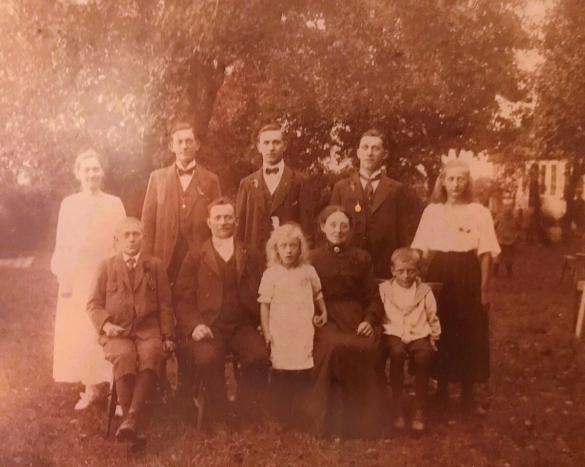 Familjen Kristiansson tidigt 1900-tal. Foto Emma Nordahl