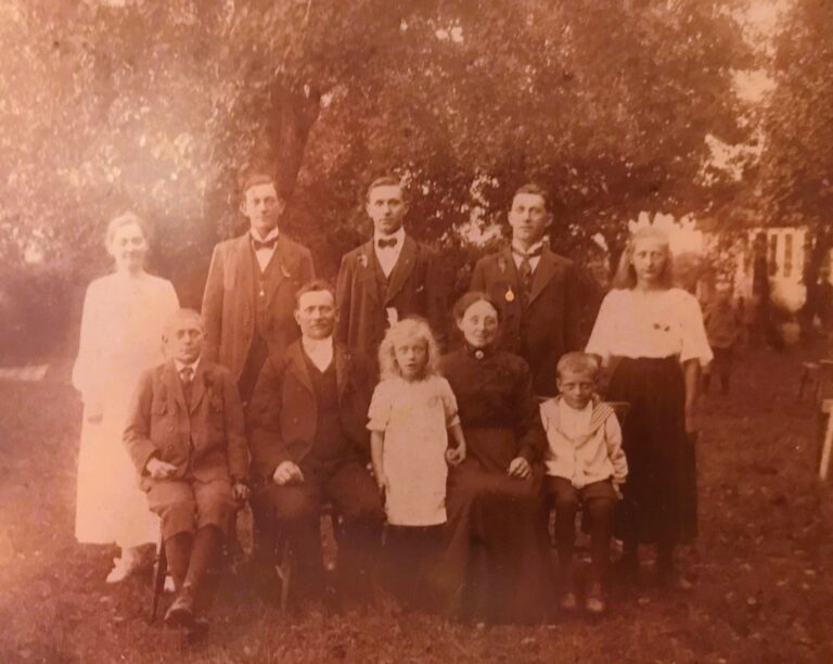 Familjen Kristiansson tidigt 1900-tal. Foto Emma Nordahl